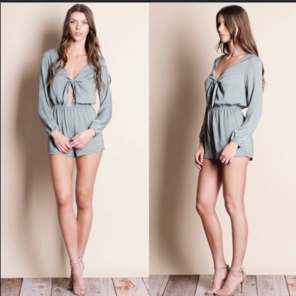 Green long sleeve cut out tie romper large